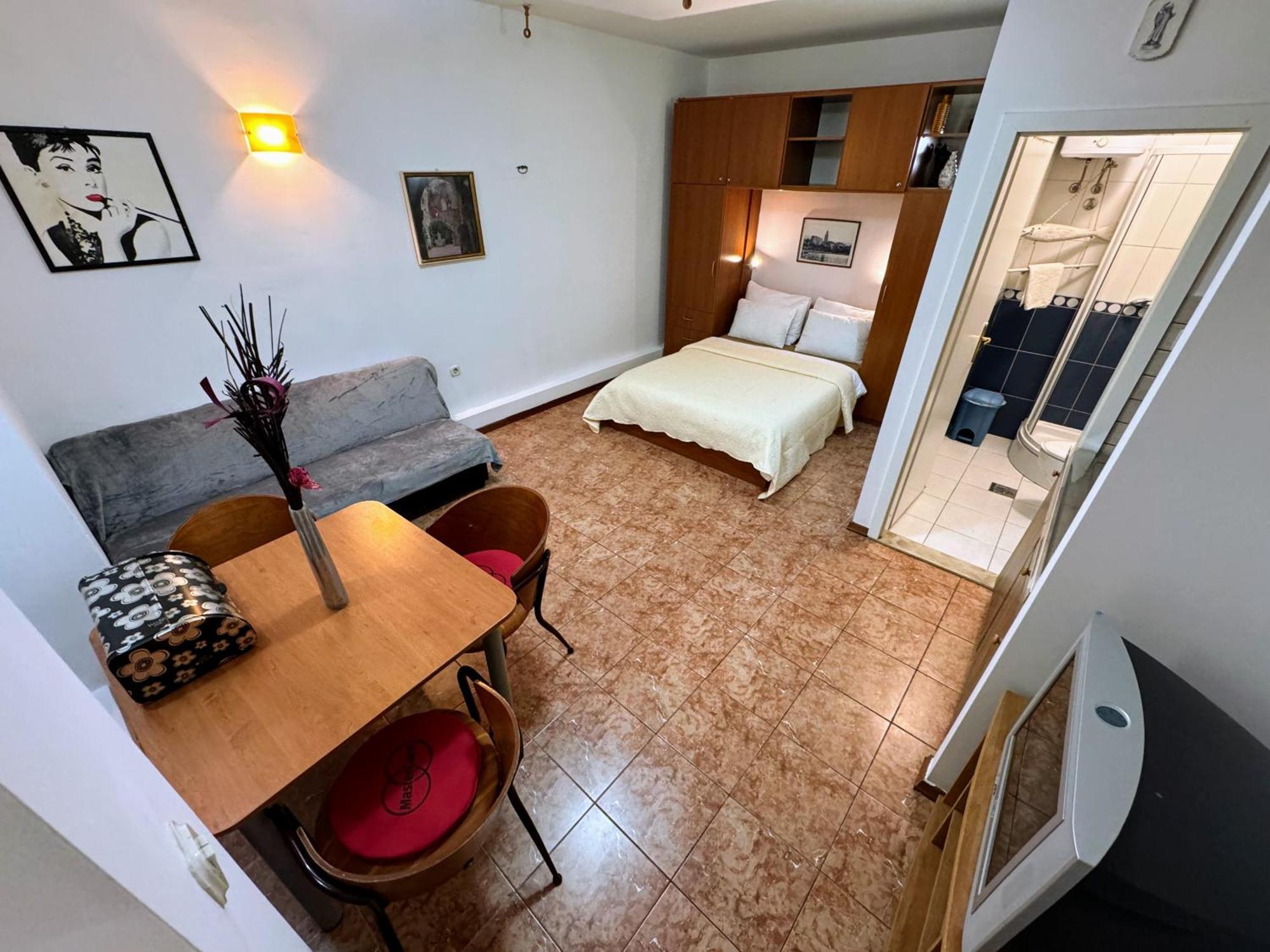 Grgur Studio Apartments สปลิท ภายนอก รูปภาพ