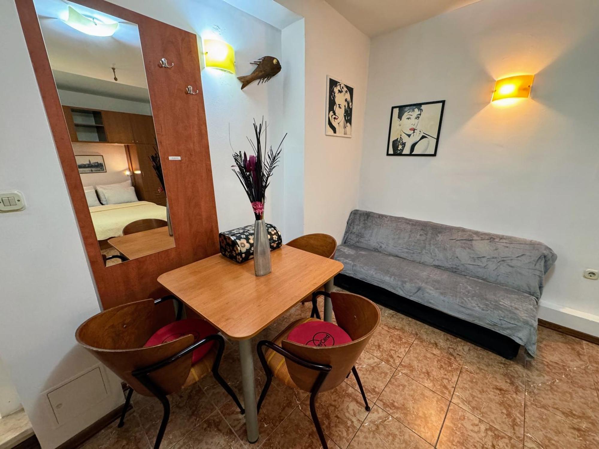 Grgur Studio Apartments สปลิท ภายนอก รูปภาพ