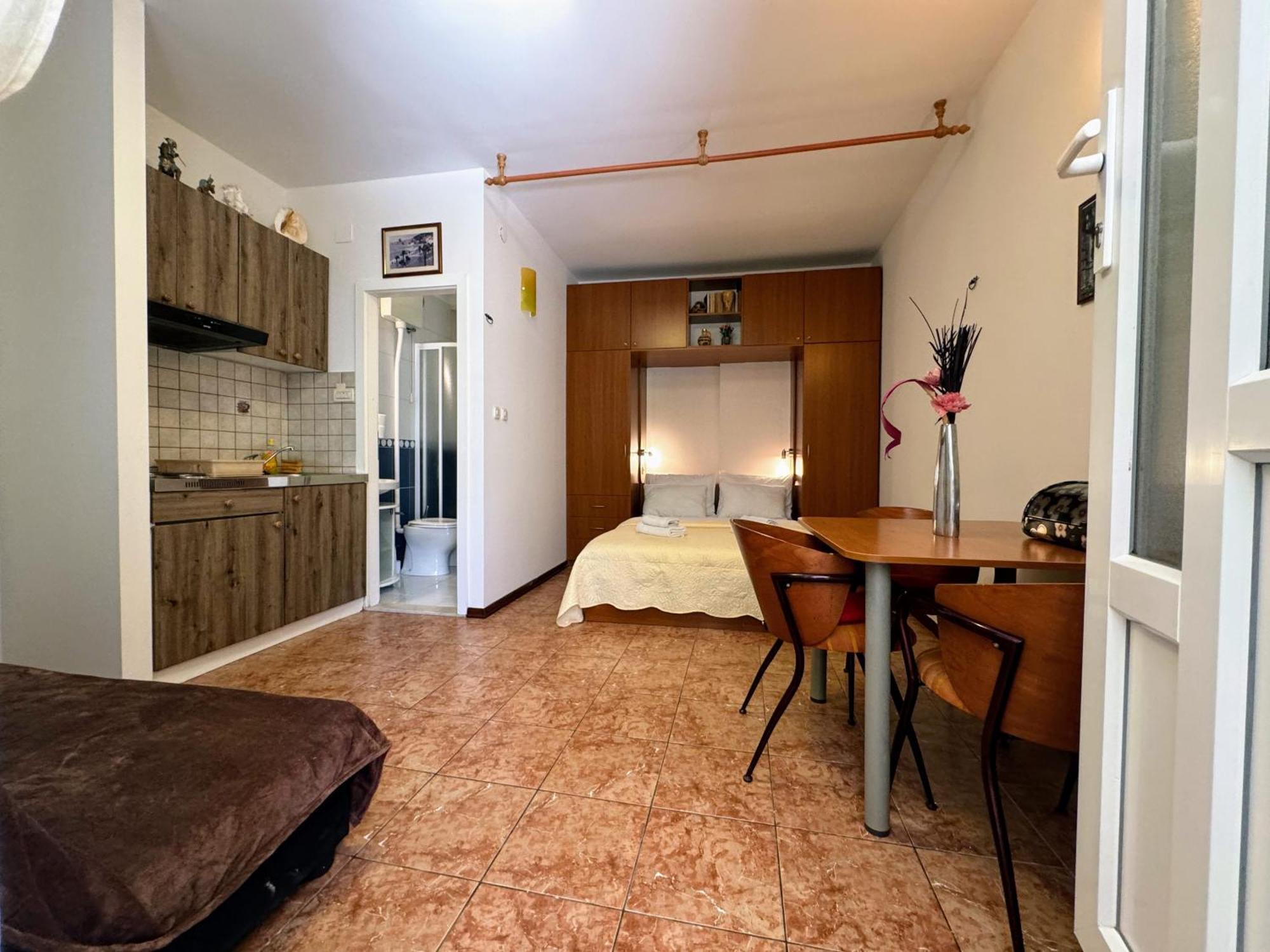 Grgur Studio Apartments สปลิท ภายนอก รูปภาพ