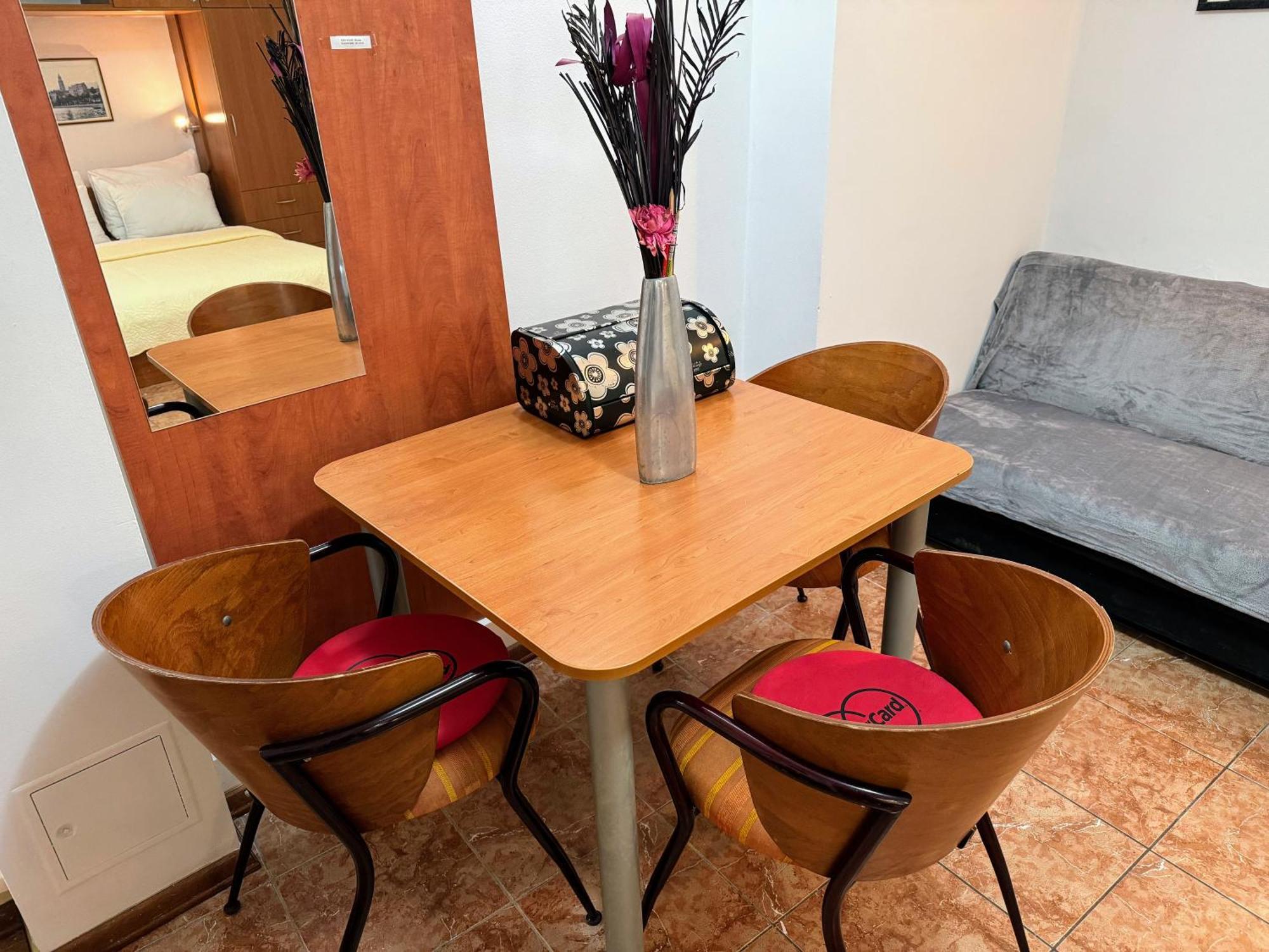 Grgur Studio Apartments สปลิท ภายนอก รูปภาพ