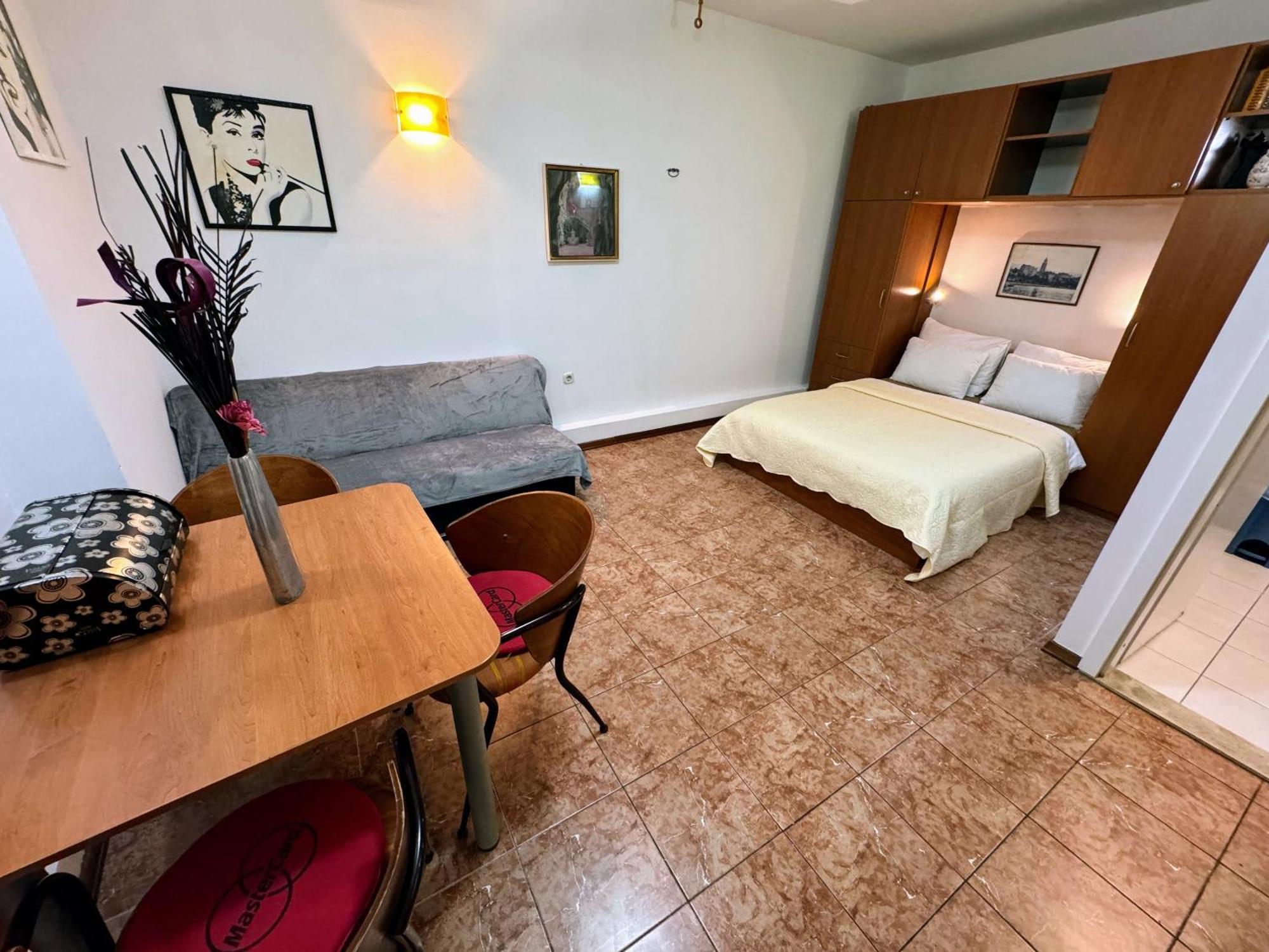 Grgur Studio Apartments สปลิท ภายนอก รูปภาพ