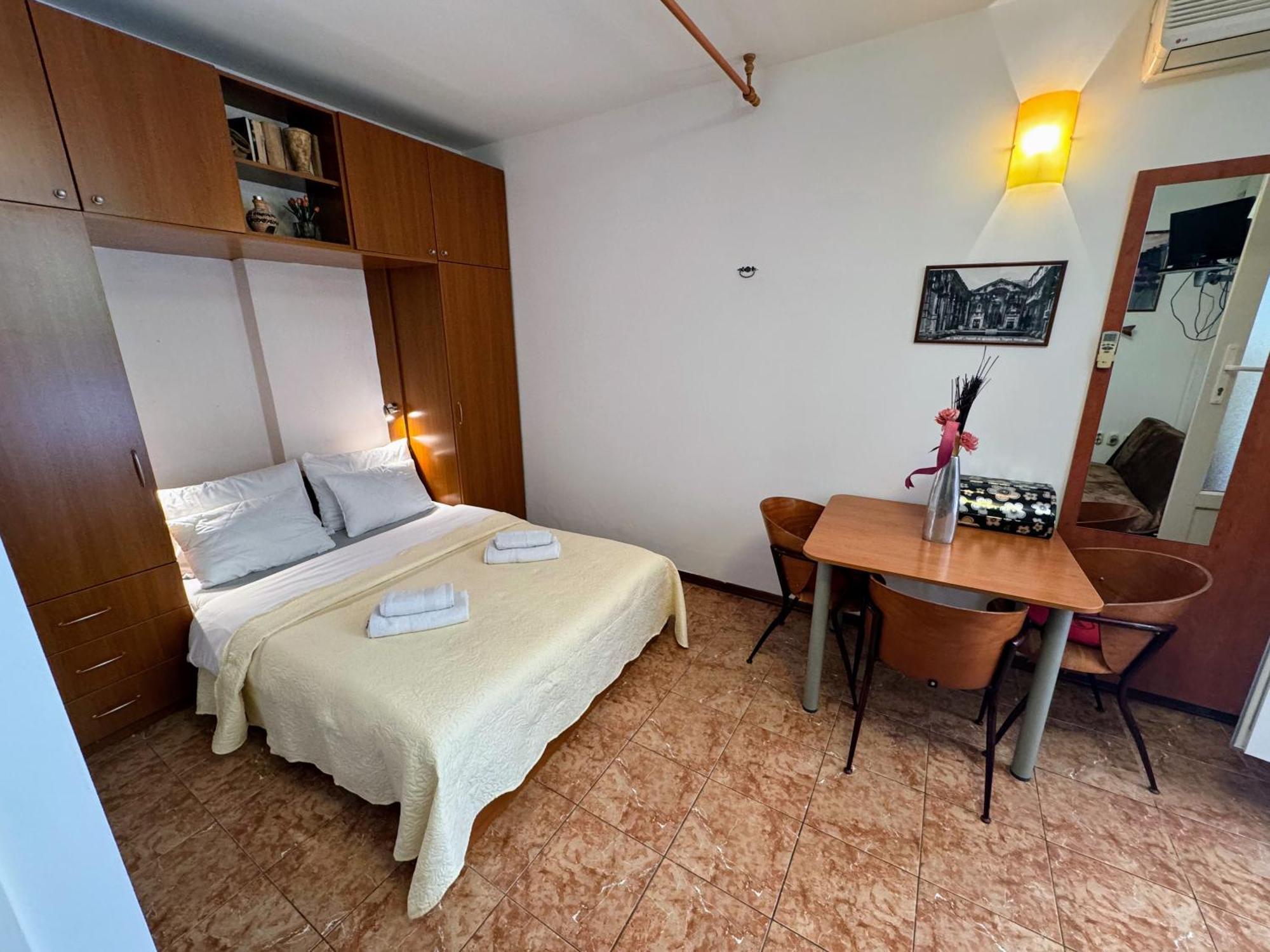 Grgur Studio Apartments สปลิท ภายนอก รูปภาพ